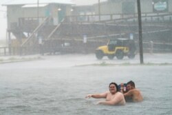 Un estacionamiento inundado en Navarre Beach, Florida, el martes 15 de septiembre de 2020.