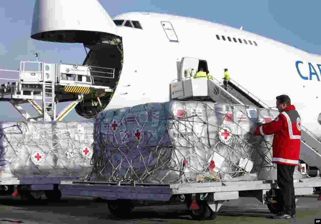 An employee of the German Red Cross loads donations for the victims of the typhoon at the Schoenefeld Airport, Berlin, Germany, Nov. 13, 2013. 