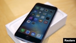 Apple Inc. has lost a patent lawsuit over the processor in some of its iPhone models. Shown here is the iPhone 6S Plus. 