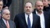 Harvey Weinstein deja la Corte Suprema de Nueva York el jueves 20 de diciembre. El juez James Burke permitió que su caso de agresión sexual avanzara.
