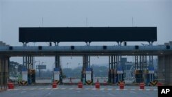 Pintu masuk di kompleks industri Kaesong yang hingga kini masih ditutup (foto: dok). 