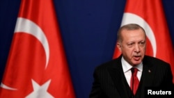 Presdien Turki Recep Tayyip Erdogan menghadiri konferensi pers bersama Perdana Menteri Hongaria Viktor Orban di Budapest, Hongaria, 7 November 2019. 