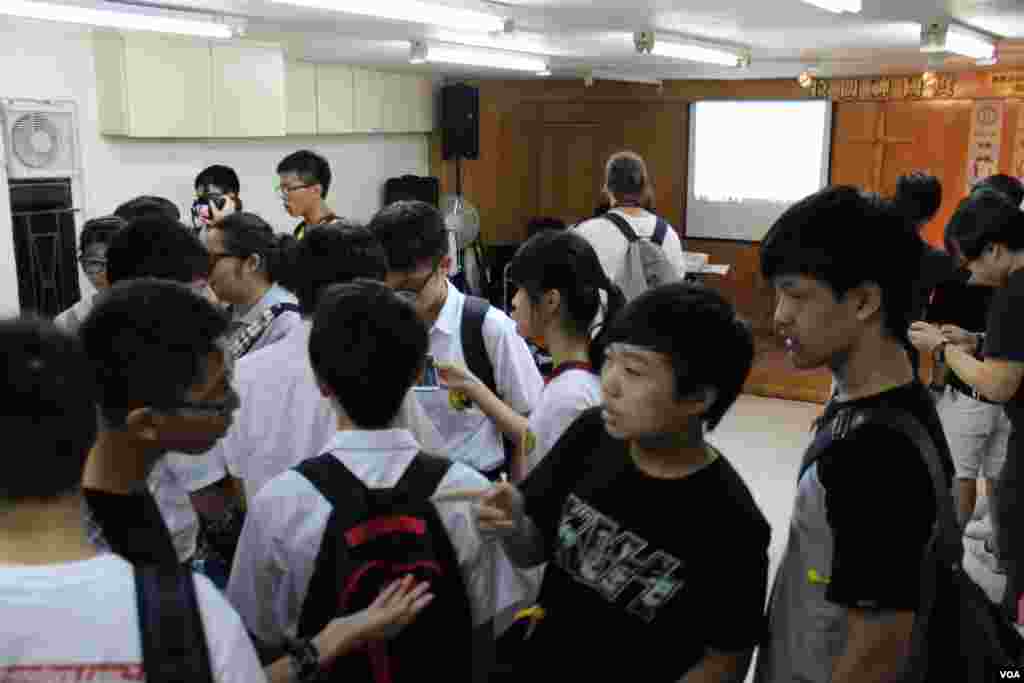 學民思潮舉行中學生“公民教室”宣講活動(美國之音海彥拍攝)