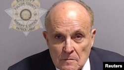 Foto policial del exalcalde de Nueva York Rudy Giuliani, tomada tras entregarse a las autoridades estatales en Atlanta, EEUU, el 23 de agosto de 2023.