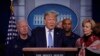 El presidente Donald Trump trata de nuevo de calmar a los estadounidenses sobre la epidemia de coronavirus en la sala de prensa de la Casa Blanca el 15 de marzo de 2020.