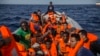 Migranti u gumenom čamcu blizu libijske obale