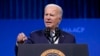 Biden sigue teniendo síntomas leves a causa del COVID-19, dice su médico