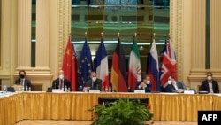 Anggota delegasi dari negara-negara dalam kesepakatan nuklir Iran, yaitu Jerman, Perancis, Inggris, China, Rusia, Inggris, bertemu di Wina, Austria, 1 Mei 2021, untuk menghidupkan kembali kesepakatan itu. 