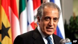سفیر پیشین آمریکا در عراق، افغانستان و سازمان ملل متحد در کتابی از دیدار محرمانه با محمدجواد ظریف سفیر وقت ایران در سازمان ملل می گوید