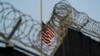 Дебата околу правните предизвици за планот на Трамп да префрла мигранти во Гвантанамо