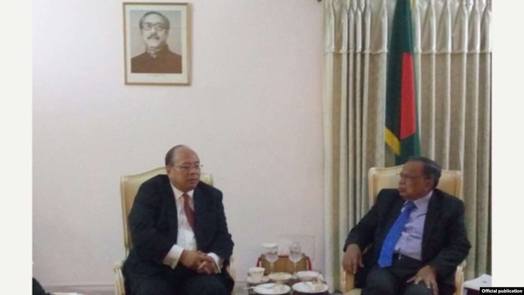 မြန်မာအမျိုးသား လုံခြုံရေး အကြံပေး ဦးသောင်းထွန်းနဲ့ ဘင်္ဂလားဒေ့ရှ်နိုင်ငံခြားရေးဝန်ကြီး AH Mahmood Ali တို့ တွေ့ဆုံဆွေးနွေးနေစဉ် 