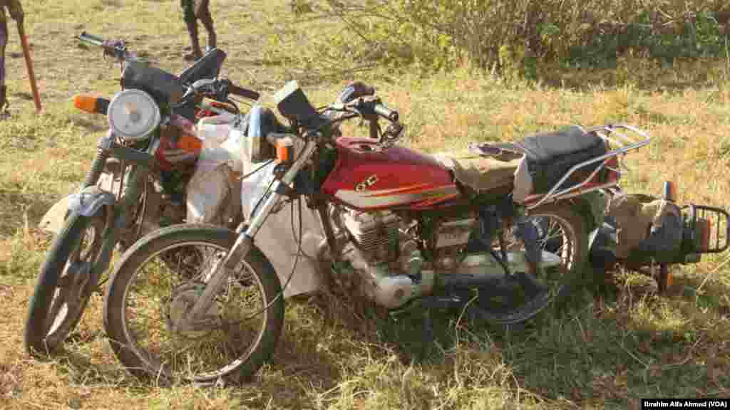 Wasu Daga Cikin Machinan Da Suka Kwato Daga Hannun 'Yan Boko Haram A Kauyen Chikun Gudu A Arewacin Jihar Borno