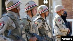 Des militaires dans le nord du Sinai, Egypte, le 1er décembre 2017. 