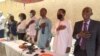 Dr Succès Masra, président du parti Les Transformateurs entouré des membres du bureau exécutif de son parti à N’Djamena, le 15 mars 2021. (VOA/André Kodmajingar)