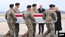 Bir necha kun oldin Iordaniyada jangarilar o'ldirgan uch amerikalik askar dafn etilmoqda, Delaver shtati, 2-fevral, 2024 
