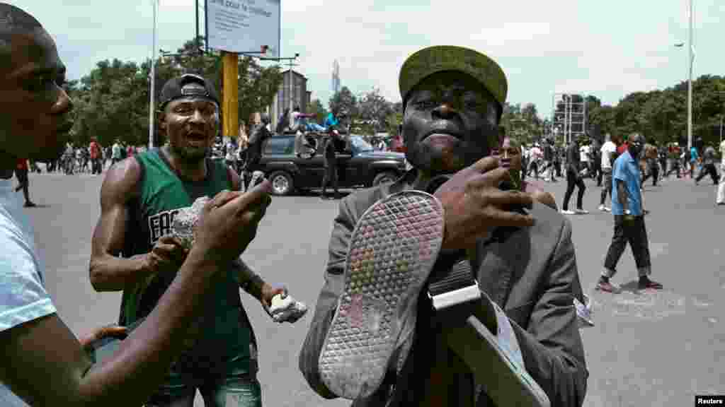Des membres de l'opposition lors d'une manifestation contre le président Joseph Kabila à Kinshasa, le 19 septembre 2016.
