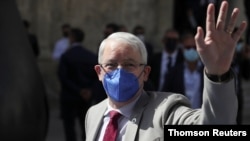 El ministro de Relaciones Exteriores de Canadá, Marc Garneau, llega para asistir a la reunión de ministros de Relaciones Exteriores y de Desarrollo del G20 en Matera, Italia, el 29 de junio de 2021.