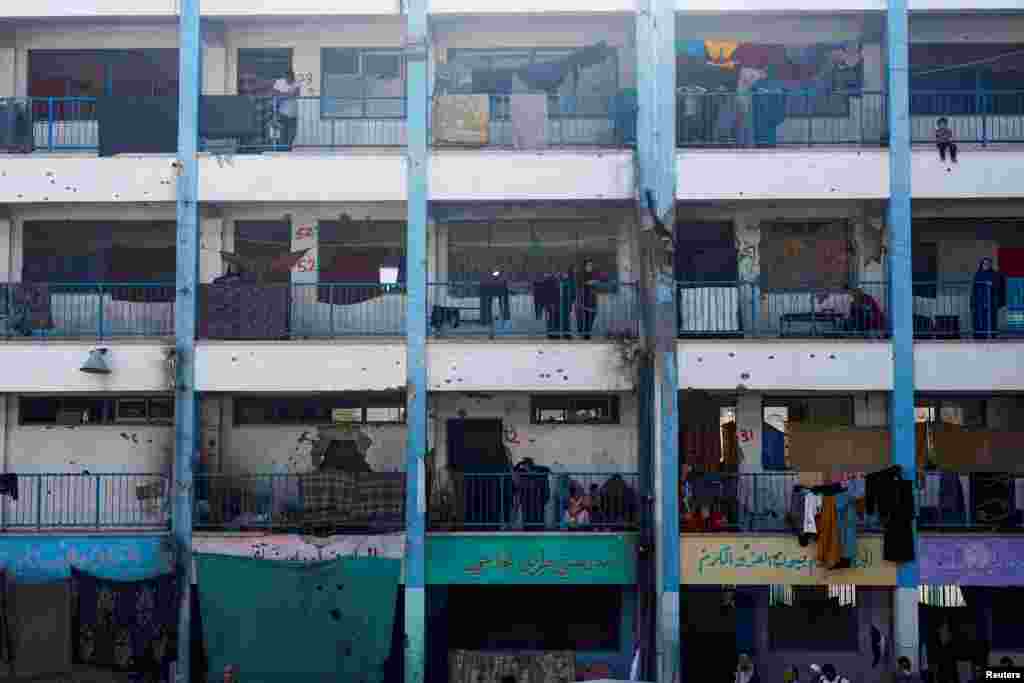 Palestinos desplazados se refugian en una escuela en Khan Younis, en el sur de la Franja de Gaza, el 5 de septiembre de 2024.