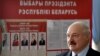 Presiden Belarusia Alexander Lukashenko di tempat pemungutan suara untuk mengikuti voting pemilihan presiden di Minsk, 9 Agustus 2020. (Foto oleh Sergei GAPON / POOL / AFP)