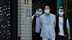 Jimmy Lai (tsakiya)