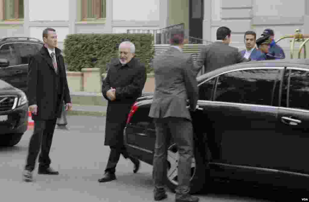 در دومين روز از مذاكرات هسته‌ای محمد جواد ظریف، وزیر امور خارجه ایران، پس از پنج ساعت گفتگو با جان کری، وزیر خارجه ایالات متحده، به ديدار همتايان اروپايی‌اش سفری چند ساعته به بروكسل داشت. 