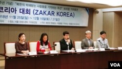25일 서울 프레스센터에서 열린 ‘북한의 박해받는 사람들을 기억하는 주간(자카르 코리아 대회)’ 기자회견에서 정베드로(왼쪽 세 번째) 북한정의연대 대표가 대회 배경과 취지를 설명하고 있다. 왼쪽부터 이한별 북한인권증진센터 소장, 오김수희 '극단 보내O' 대표, 정 베드로 북한정의연대 대표, 이길로 북한사역글로벌네트워크 대표, 김요셉 아트토브 대표.