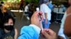 Honduras brinda vacunas contra el covid a los nicaragüenses que se acercan a la frontera