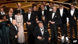 Guillermo del Toro et l'équipe de "La Forme de l'eau" grand vainqueur des Oscars, le dimanche 04 Mars 2018, à Hollywood.
