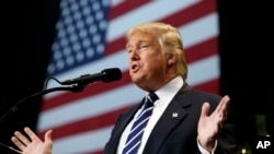 លោក Donald Trump ថ្លែង​ក្នុង​ពេល​ប្រមូល​ផ្តុំ​មួយ​នៅ​មណ្ឌល​តាំង​ពិព័រណ៍ Wisconsin State Fair Exposition Center នៅ​ក្រុង West Allis កាលពី​ថ្ងៃទី១៣ ខែធ្នូ ឆ្នាំ២០១៦។