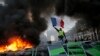Bubarkan Demonstran di Paris, Polisi Gunakan Gas Air Mata