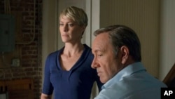 La actriz Robin Wright como Claire Underwood y el actor Kevin Spacey como Frank Underwood en una escena de la segunda temporada de "House of Cards". Imagen provista por el servicio de streaming Netflix.