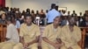 Activistas angolanos em tribunal no primeiro dia de julgamento em Luanda. Angola, 16 de Novembro de 2015 