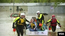 Las intensas lluvias acabaron por desbordar varios ríos que ya estaban crecidos.