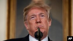 Le président Donald Trump fait une déclaration à la Maison Blanche après la fusillade dans une école secondaire en Floride, Washington, le 15 février 2018.