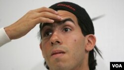 Carlos Tevez menjawab pertanyaan dalam sebuah konferensi pers di Buenos Aires tahun 2007 silam (Foto:dok)