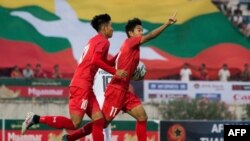 ဘောလုံးကစားသမား ဟိန်းထက်အောင် (ယာ)။ (မတ် ၂၂၊ ၂၀၁၉)