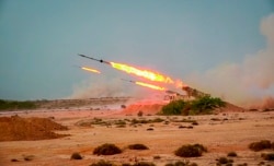 Garda Revolusi Iran menembakkan rudal selama latihan militer, dalam foto yang dirilis Selasa, 28 Juli 2020. (Foto: Sepahnews/AP)