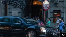 Los comentarios del presidente Donald Trump se dan en el momento en el que funcionarios estadounidenses y chinos se reúnen en Shanghai para revivir las conversaciones.