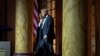 Novoizabrani američki predsjednik Donald Trump prisustvuje večeri zajedno sa svojom suprugom Melanijom u Nacionalnom muzeju građevina u Washingtonu, 19. januar 2025. (Foto: REUTERS/Carlos Barria)