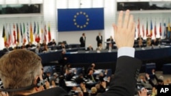 Прашањата до словенката Кос, за оваа тема, очекувано дојдоа од членови на Европскиот парламент од Бугарија.