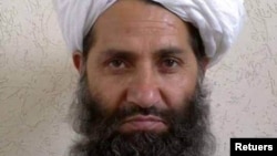 El nuevo líder de los talibanes, Mullah Haibatullah Akhundzada, aparece en una fotografía sin fecha, publicada en una cuenta de Twitter de los talibanes e identificada por separado por varios funcionarios talibanes, que se negaron a ser identificados.