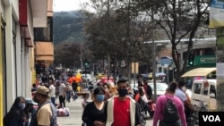Los casos de coronavirus en Ecuador han aumento exponencialmente a casi un mes de haber relajado las reglas de confinamiento. Las autoridades sanitarias se encuentran en alerta.