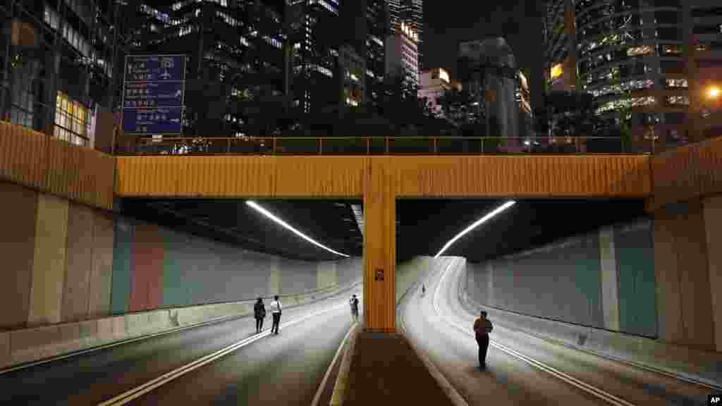 People walk through a tunnel on the main road in the occupied areas in Central, Hong Kong, Oct. 9, 2014.