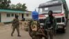 Des mutins à un point de contrôle à l’entrée de Bouaké, Côte d’Ivoire, 15 mai 2015. 