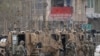 Sejumlah tentara NATO memeriksa lokasi serangan di Kabul, Afghanistan, 25 Maret 2020.