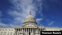 Imagen del Capitolio por la mañana mientras el Senado trabajaba en el proyecto de ley de alivio COVID-19 impulsado por los demócratas de 1.900 billones de dólares, en Washington, el viernes 5 de marzo de 2021.