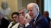 El presidente de EE. UU., Joe Biden, sostiene un encuentro con la prensa antes de comenzar la reunión con el gabinete de la Casa Blanca, en Washington DC, el 3 de marzo de 2022.
