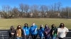 De manera casual y sin intención, un grupo de 8 profesoras de secundaria en Maryland, decidió poner sus habilidades en tecnología y la organización, al servicio de la comunidad.