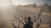 El brazo armado de Hamás, las Brigadas Izz el-Deen al-Qassam, entrenan con parapentes mientras se preparan para un asalto aéreo armado, en esta captura de pantalla obtenida de un video de las redes sociales publicado el 7 de octubre de 2023.