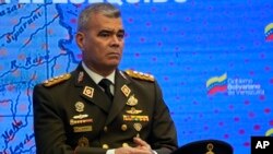 Vladimir Padrino López, ministro de Defensa, participa en una rueda de prensa en Caracas sobre el referendo en cuanto al Esequibo, en octubre de 2023.